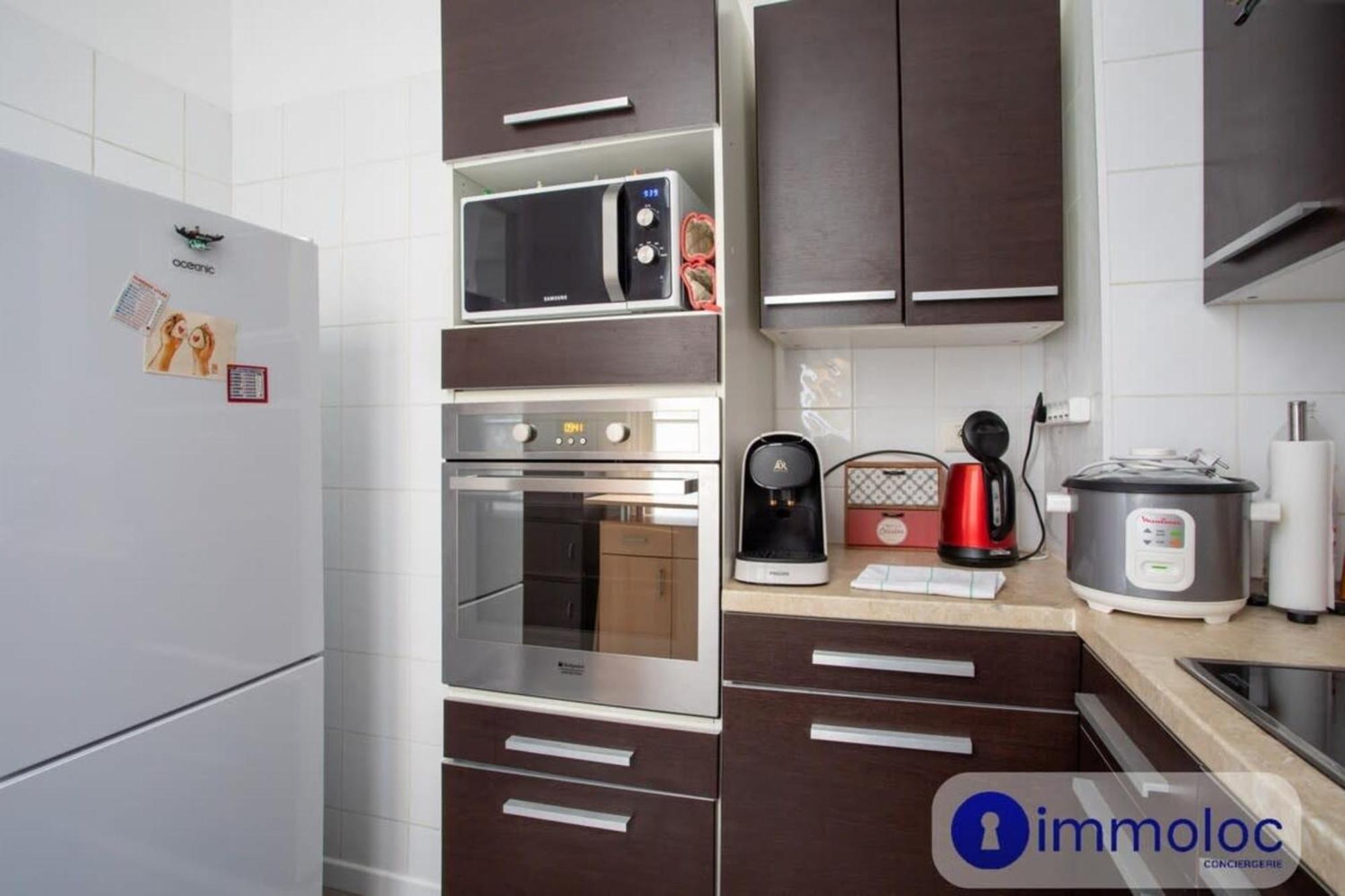 Near Station And Shops Appartement